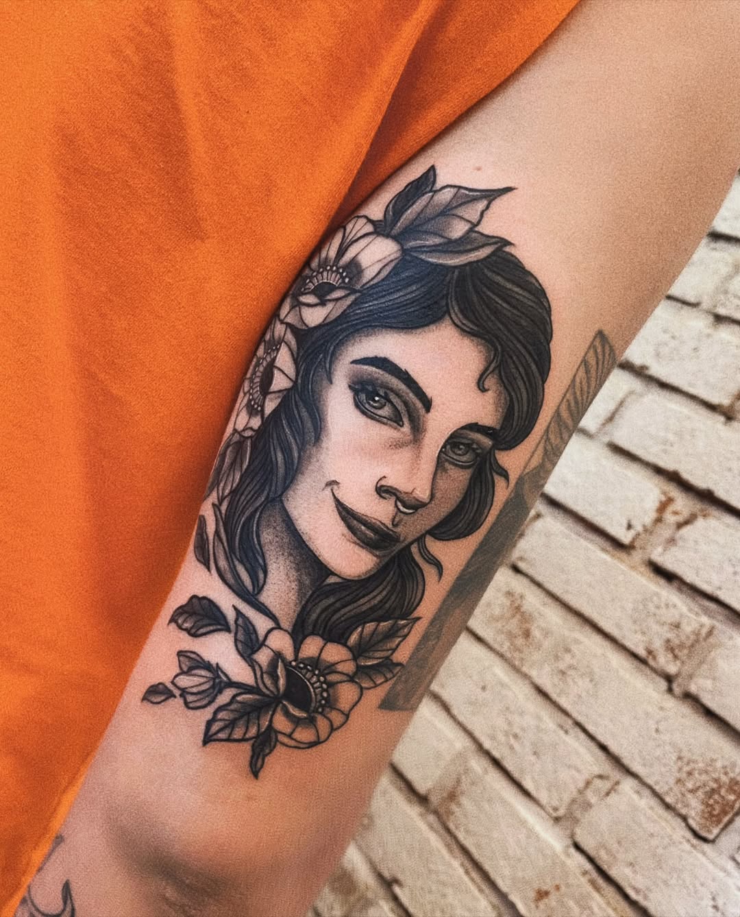 Tatuagem de rosa delicada
